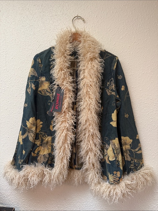 ROMWE Jackets & Blazers - ROMWE Dark Green Floral Jacket with Beige Faux Fur Trim